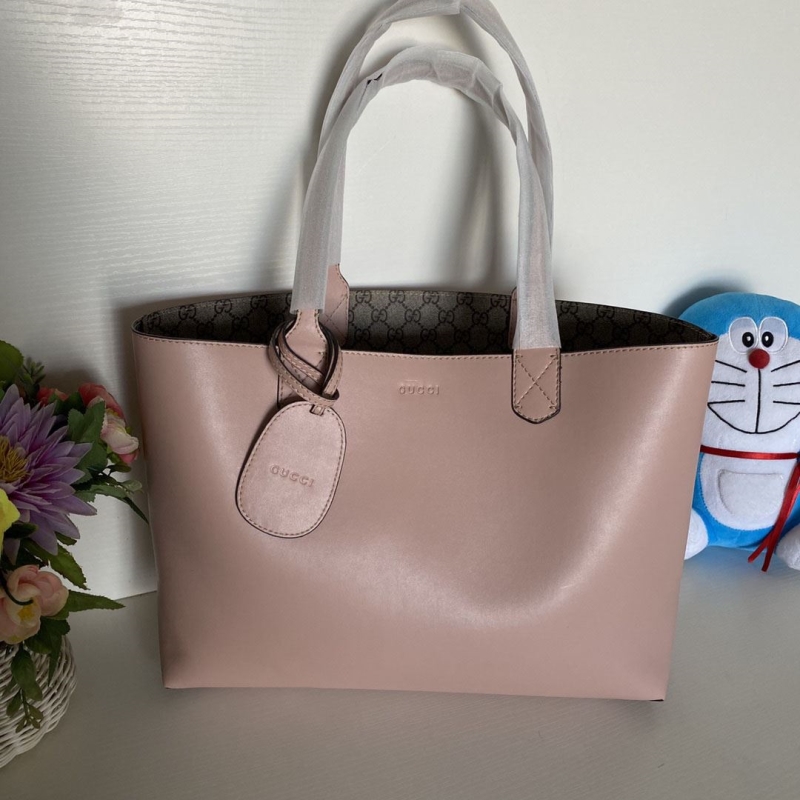 G*u*i shopping bags